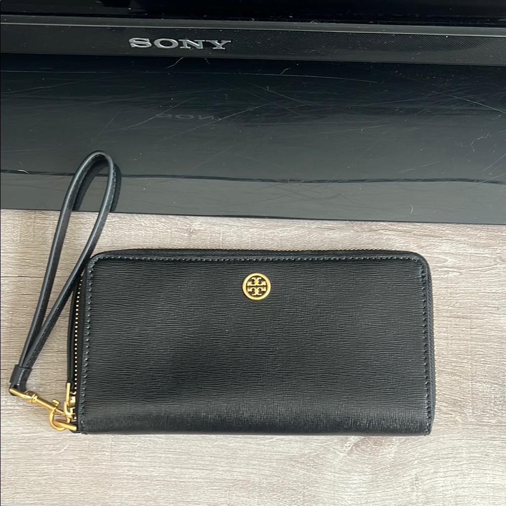 Tory Burch Black and Gold Wristlet